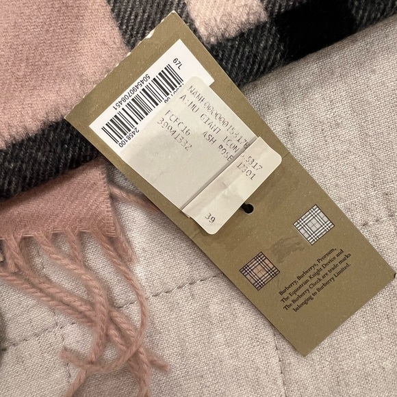 Burberry Pink Cashmere Plaid Scarf BNWT - Picture 3 of 4